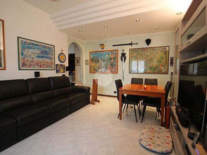 Appartamento quadrilocale in vendita in Via Giovanni Verardo Zeviani, Verona