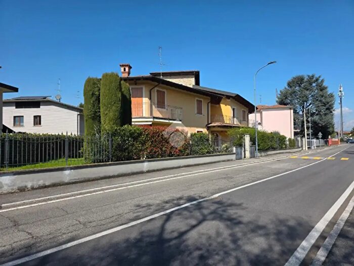 Appartamento quadrilocale in vendita in Via Rudiano, Chiari