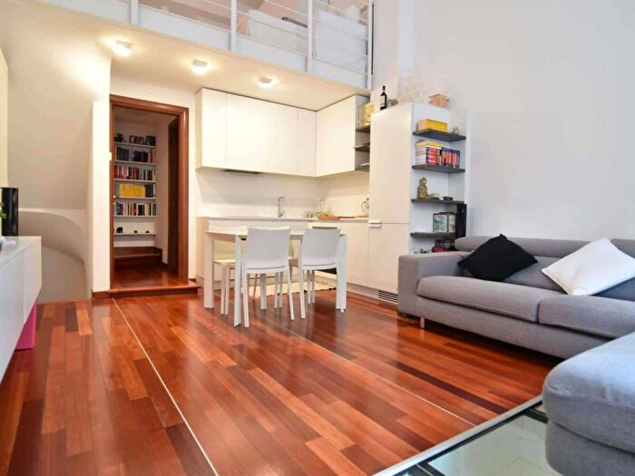 Appartamento trilocale in affitto in Via Gaetano de Castillia, Isola, Milano