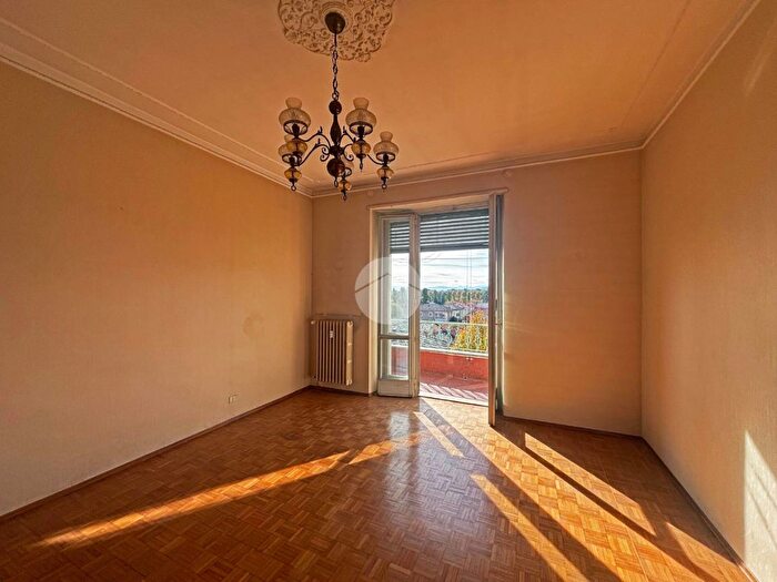 Appartamento quadrilocale in vendita in Piazza Banfi, Pinerolo