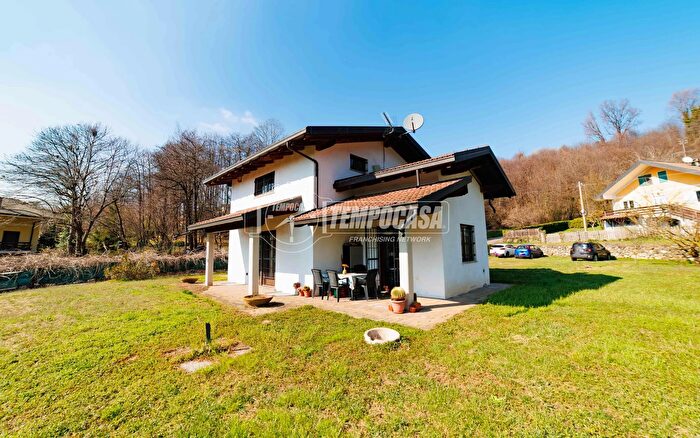 Casa con 5 locali in vendita in Via Circonvallazione, Vialfre