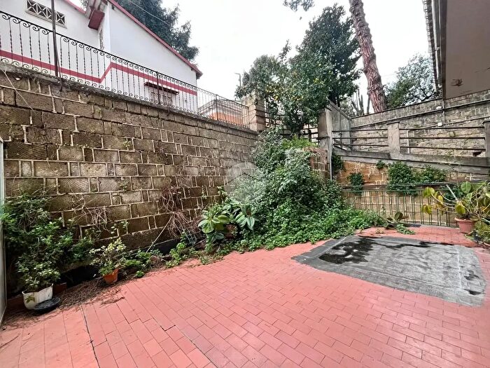 Appartamento quadrilocale in vendita in Via San Giacomo dei Capri, Napoli