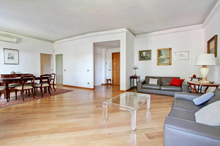 Appartamento trilocale in vendita in Via Giovanni Salviucci, Roma