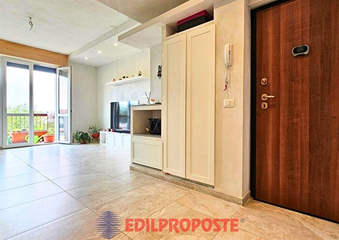 Appartamento trilocale in vendita in Via Roma a, Limbiate