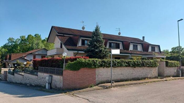 Casa con 6 locali in vendita in Frosinone