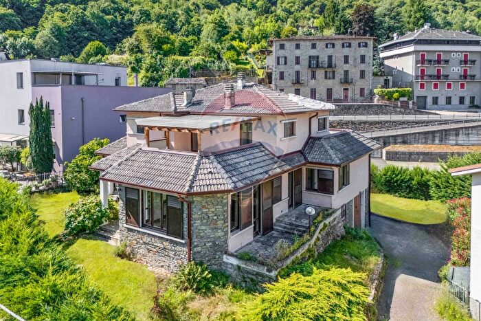 Casa con 14 locali in vendita in Via Moia, Albosaggia