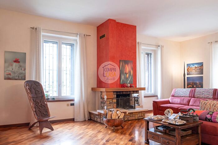 Casa quadrilocale in vendita in Via Leopardi, Verona