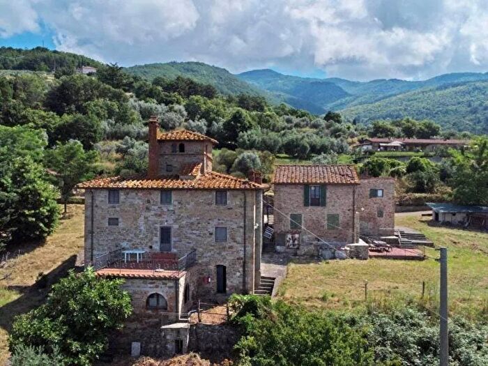 Casa con 12 locali in vendita in Reggello, Reggello