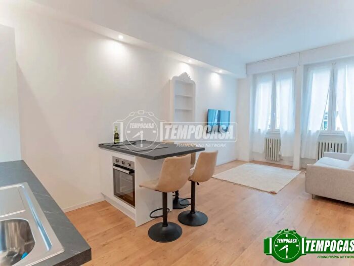 Appartamento trilocale in vendita in Via Alfonso Capecelatro, Milano