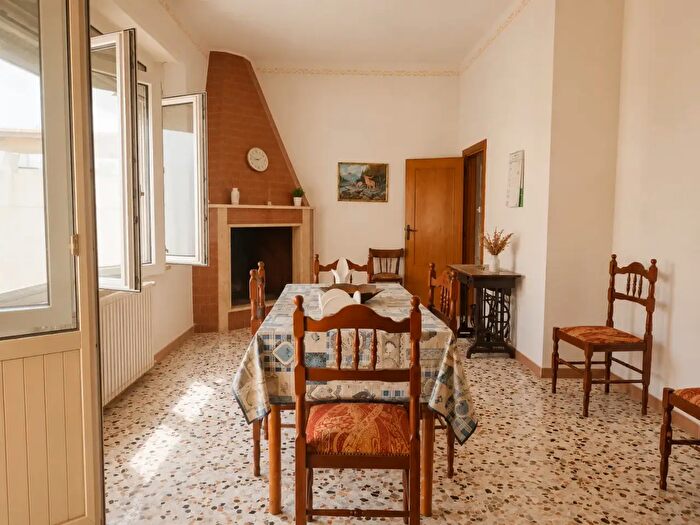 Appartamento con 8 locali in vendita in Via Guido Rossa, Torre Santa Susanna