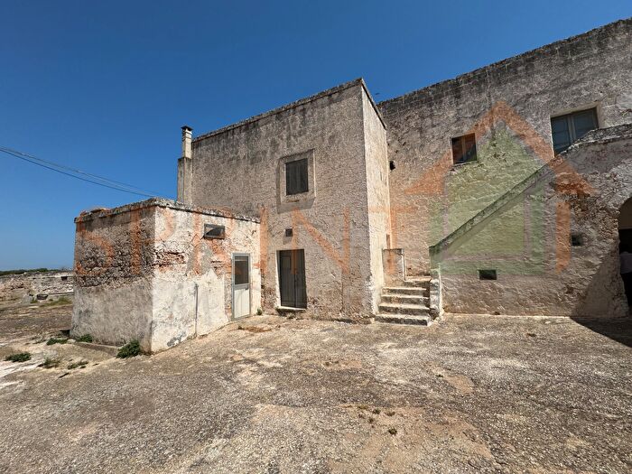 Casa con 6 locali in vendita in Fasano