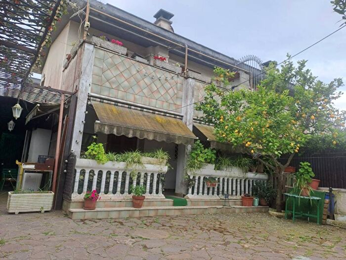 Casa trilocale in affitto in Viale dei Gerani, Villaggio Giornalisti Poggio, Anzio