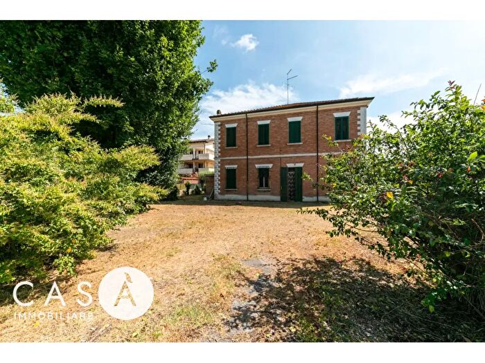 Casa con 8 locali in vendita in Ravenna