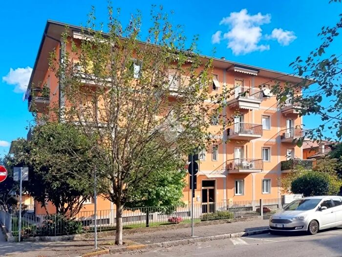 Appartamento trilocale in vendita in Via Amilcare Ponchielli, Cassano D'Adda