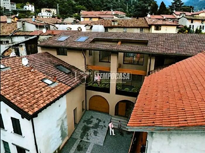Appartamento con 10 locali in vendita in Via Monte Grappa, Ponte Lambro