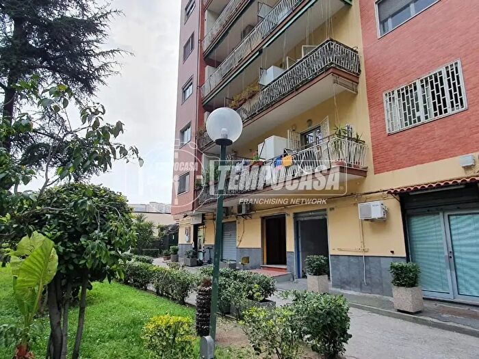 Appartamento bilocale in vendita in Via Terracina, Napoli