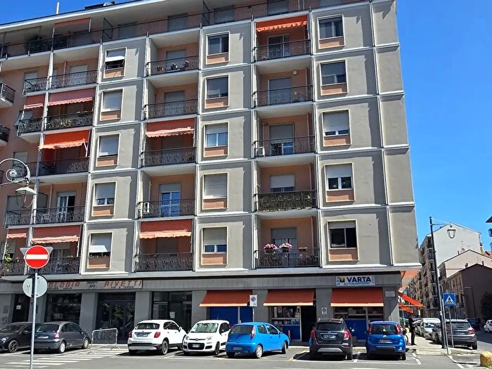 Appartamento con 10 locali in vendita in Via Giovanni Amendola, Acqui Terme