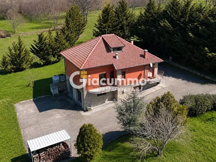 Casa con 6 locali in vendita in Contrada Miracolo, Atella