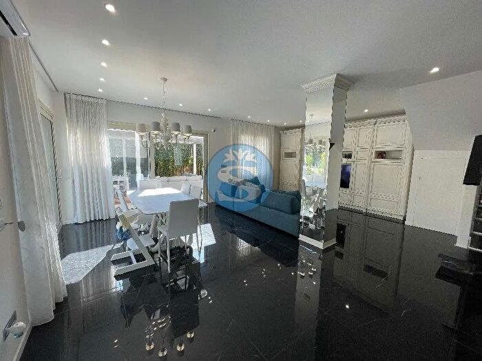 Casa con 10 locali in affitto in Pietrasanta