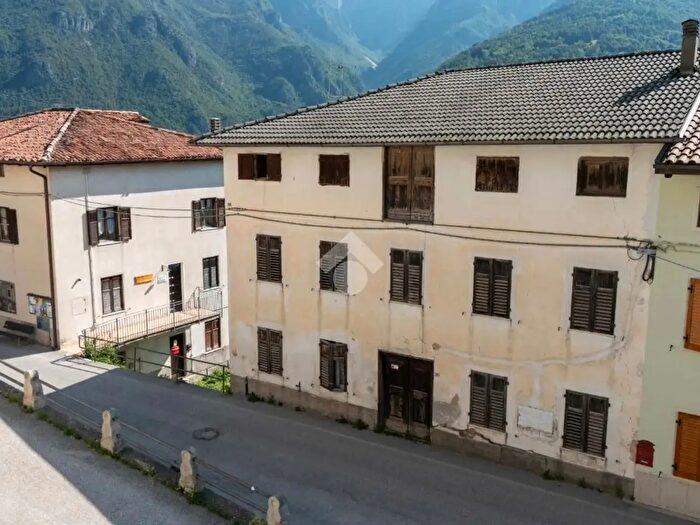 Casa con 9 locali in vendita in Frazione Riva, Vallarsa