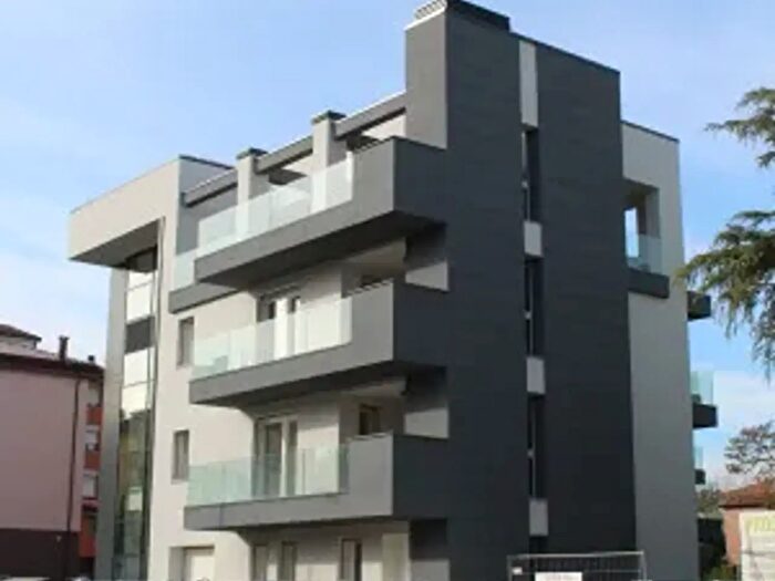 Appartamento con 5 locali in vendita in Imola