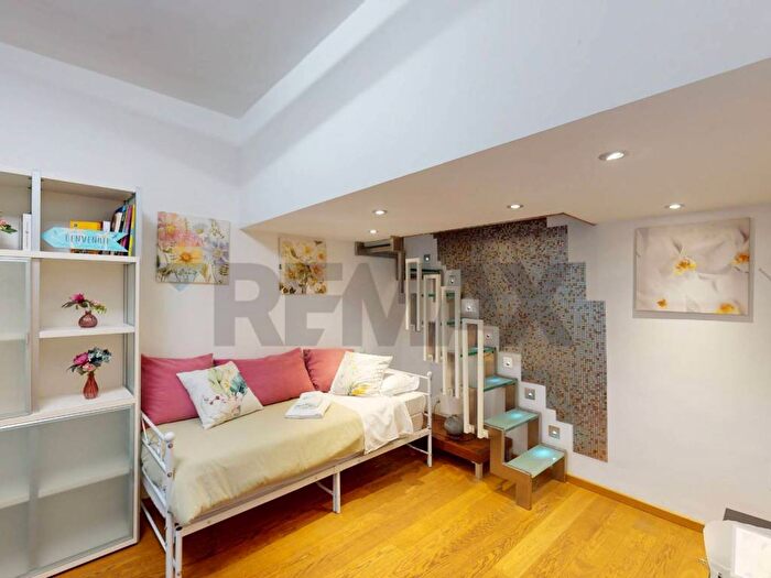 Appartamento con 5 locali in affitto in Vicolo Giudaica, Centro Storico Teatro Verdi, Salerno