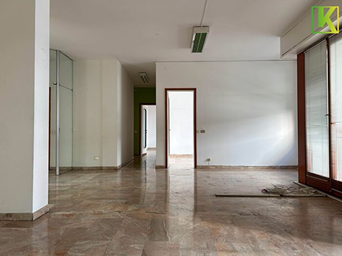 Appartamento quadrilocale in vendita in Via Piave, Varese