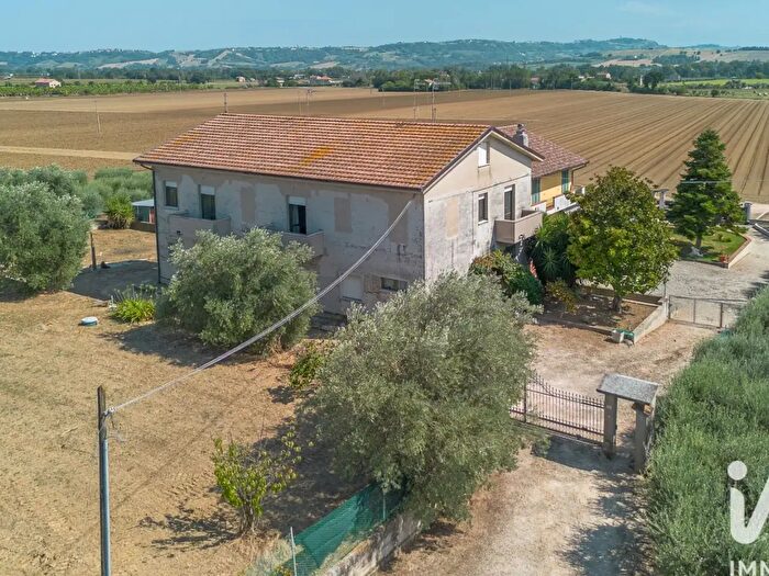 Casa con 7 locali in vendita in Via Piane Chienti, Civitanova Marche