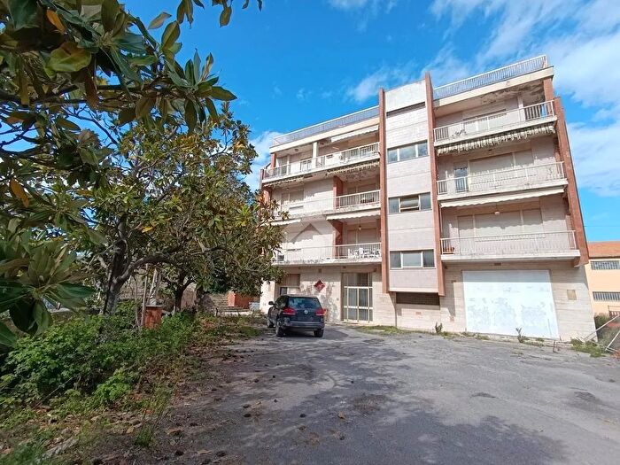 Appartamento con 5 locali in vendita in Via Sp, Pineto
