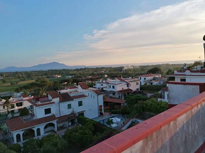 Casa con 19 locali in vendita in Via Madonna del Pantano Giugliano in Campania, Giugliano In Campania