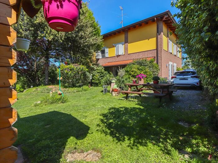 Casa con 6 locali in vendita in Via Pradalbino, Monte San Pietro