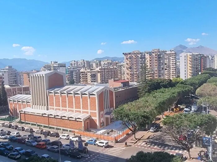 Appartamento con 5 locali in vendita in Via Ammiraglio Rizzo, Palermo