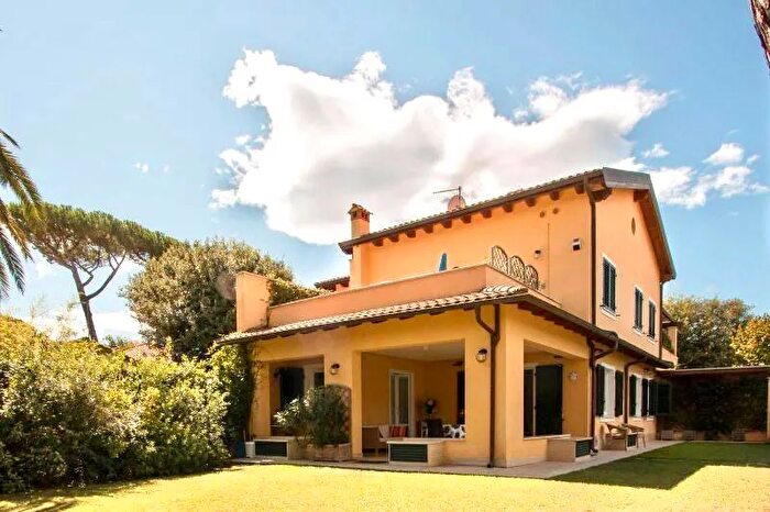 Casa con 8 locali in affitto in Roma Imperiale Forte dei Marmi Lucca, Forte Dei Marmi