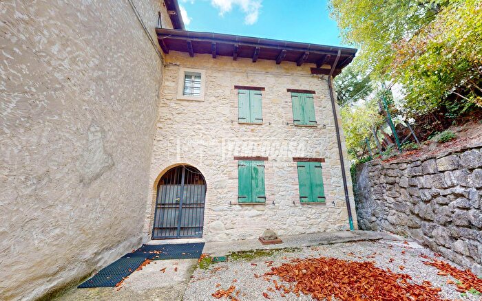 Appartamento trilocale in vendita in Via Serra, Zocca