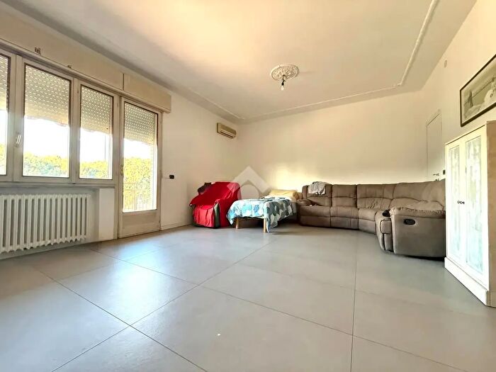 Appartamento con 5 locali in vendita in Via Emilia, Rimini