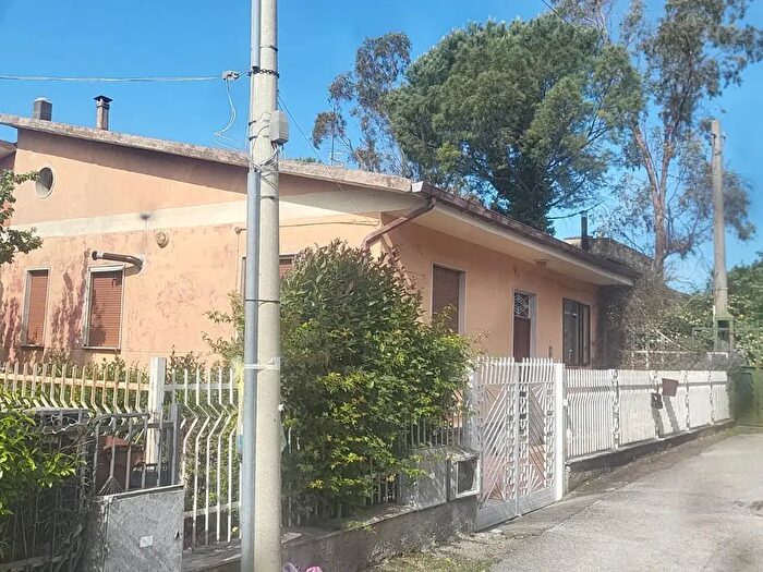 Casa con 10 locali in vendita in Via Sauci, Melizzano