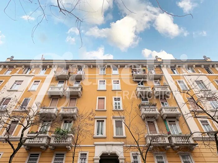 Appartamento trilocale in vendita in Via Ampere, Milano