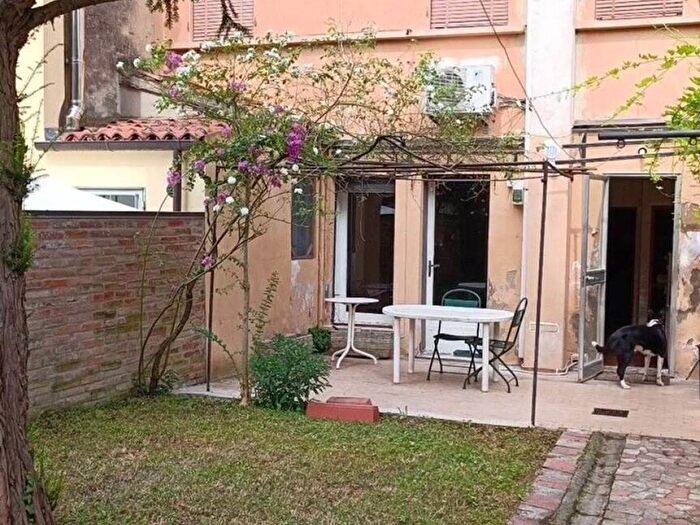 Casa in affitto in Vicolo Mozzo Della Scimmia, Centro Storico, Ferrara