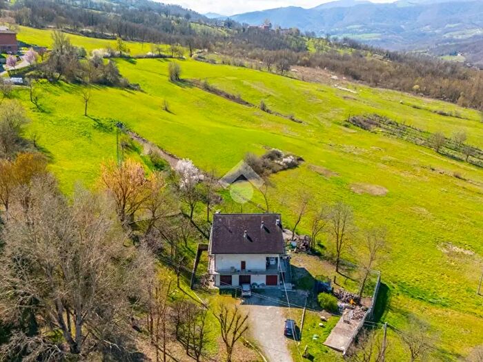 Appartamento quadrilocale in vendita in Giaretta Ienza, Canossa
