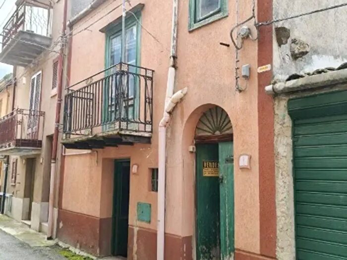 Appartamento trilocale in vendita in Via Napoli, Castellana Sicula
