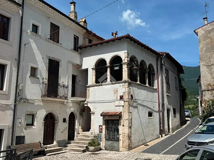 Appartamento trilocale in vendita in Appartamento Via De Letis, Castel Di Sangro