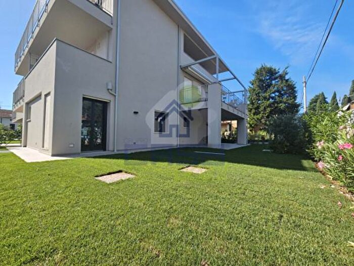 Appartamento trilocale in vendita in Via Sirmione, Desenzano Del Garda