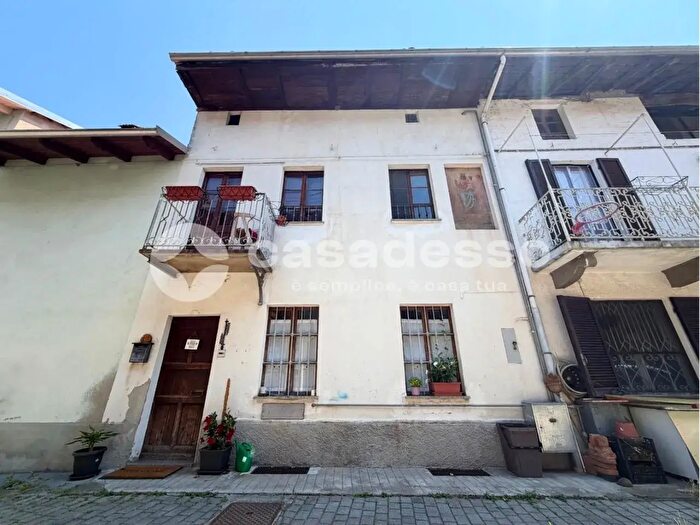 Casa con 10 locali in vendita in Frazione Pratrivero, Valdilana