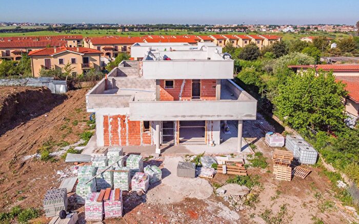 Casa quadrilocale in vendita in Via dei Grifi, Roma