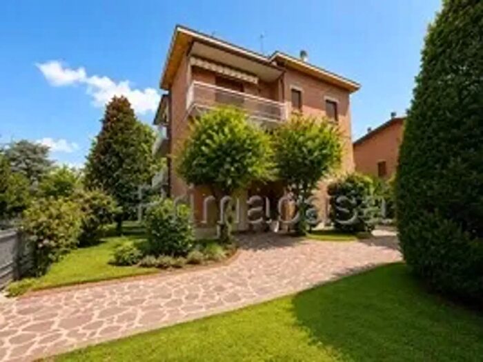 Appartamento con 6 locali in vendita in Via De Gasperi, Carpi