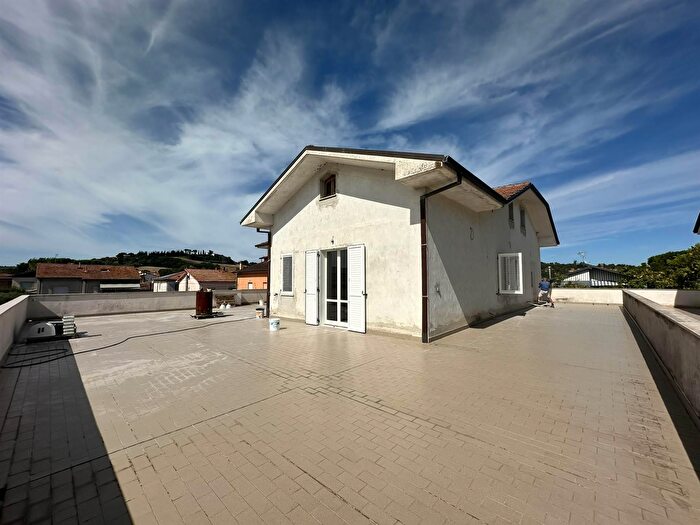 Appartamento trilocale in vendita in Trecastelli