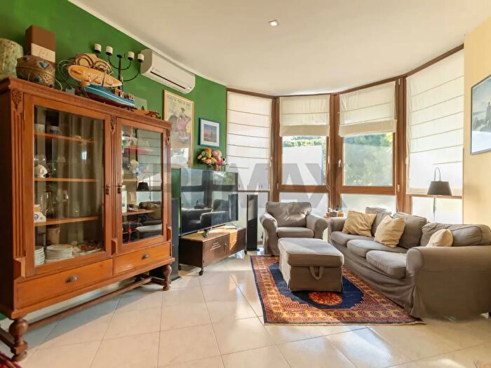 Appartamento trilocale in vendita in Via Bari, Bari