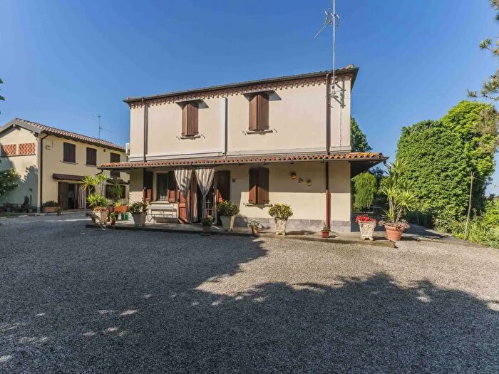 Casa con 6 locali in vendita in Galliera