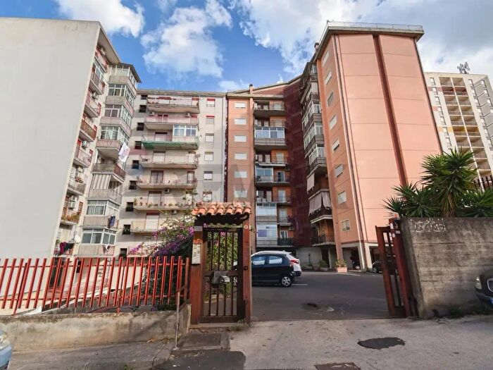 Appartamento con 6 locali in vendita in Viale Castagnola a, Catania