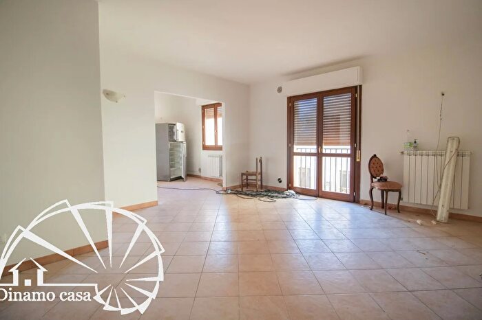 Appartamento quadrilocale in vendita in Via Cantagallo, Prato